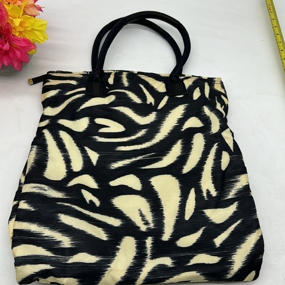 Calvin Klein Black White Nylon Lightweight Tote Bag TOT5246 - Picture 5 of 8